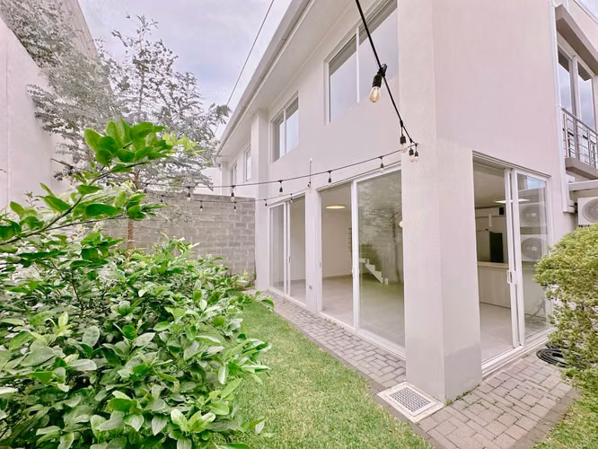 ALQUILER CASA CON LÍNEA BLANCA, CONDOMINIO LA ARBOLEDA, BELÉN, HEREDIA