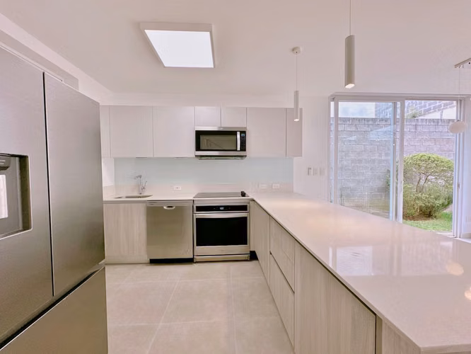 ALQUILER CASA CON LÍNEA BLANCA, CONDOMINIO LA ARBOLEDA, BELÉN, HEREDIA - Imagen 4