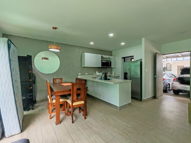 Se alquila hermosa casa con línea blanca en Guachipelín de Escazú. - Imagen 5