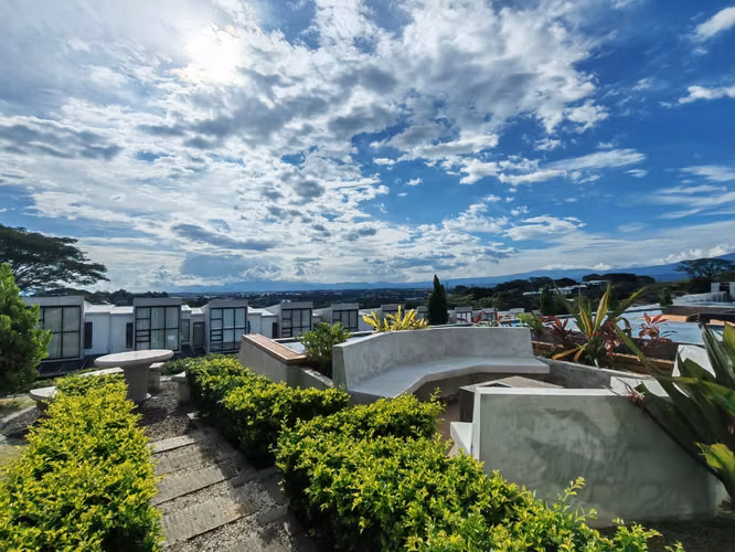Se alquila hermosa casa con línea blanca en Guachipelín de Escazú. - Imagen 1
