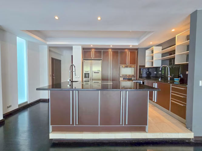 Apartamento en 1er nivel con terraza grande en Bello Horizonte Escazú - Imagen 2