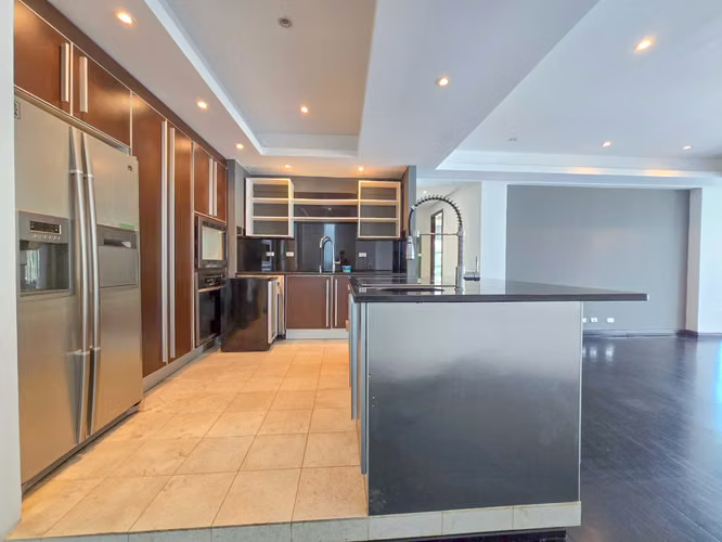 Apartamento en 1er nivel con terraza grande en Bello Horizonte Escazú - Imagen 4