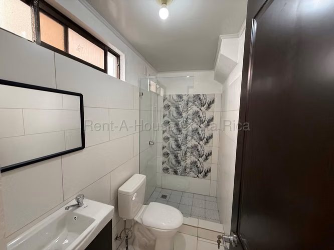 Venta de apartamento en Sabanilla Montes de Oca - Imagen 4