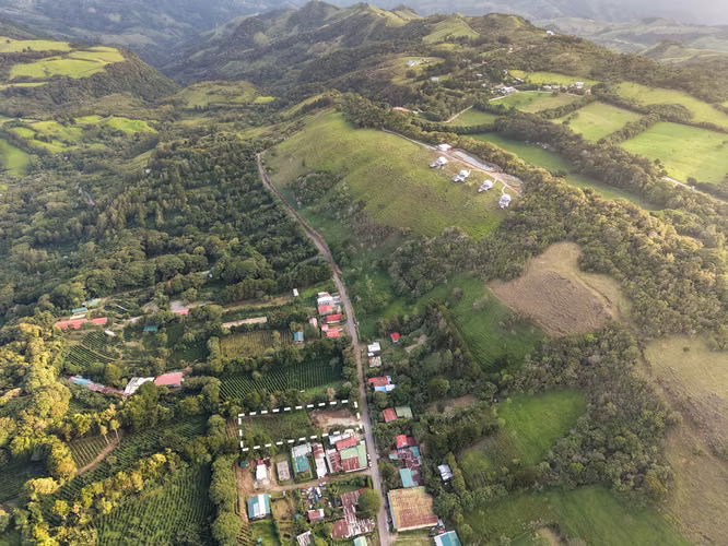 VENDO EXCLUSIVA PROPIEDAD MONTEVERDE 3000m2 - Imagen 6