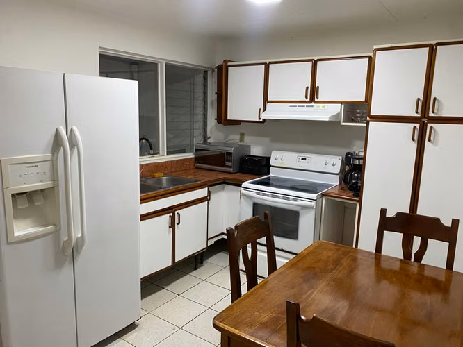 Casa townhouse dos plantas,luminosa y amueblada,Sabana, cerca de UCIMED. - Imagen 10