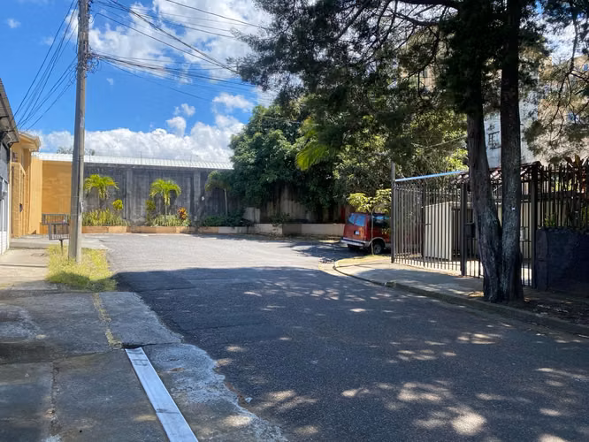 Casa townhouse dos plantas,luminosa y amueblada,Sabana, cerca de UCIMED. - Imagen 7