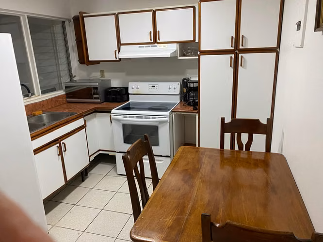Casa townhouse dos plantas,luminosa y amueblada,Sabana, cerca de UCIMED. - Imagen 3
