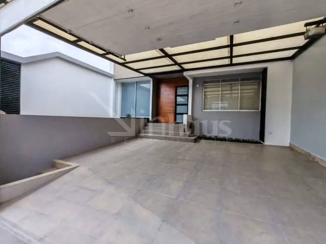 Venta de casa independiente dentro de residencial en Bello Horizonte