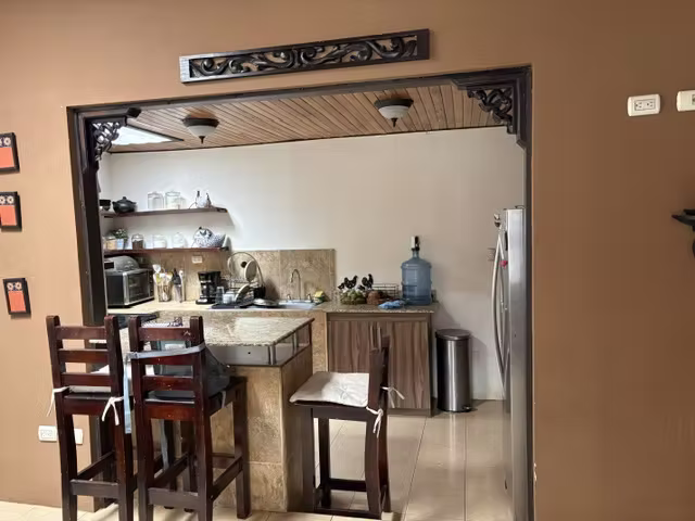 DOS CASAS EN UNA PROPIEDAD CERCA UNIVERSIDAD - Imagen 11