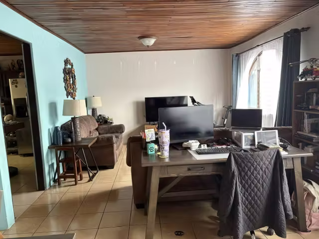 DOS CASAS EN UNA PROPIEDAD CERCA UNIVERSIDAD - Imagen 9