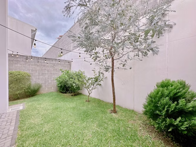 HERMOSA Y MODERNA CASA EN ALQUILER CON LINEA BLANCA, RIBERA DE BELEN - Imagen 3