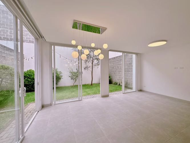 HERMOSA Y MODERNA CASA EN ALQUILER CON LINEA BLANCA, RIBERA DE BELEN - Imagen 6