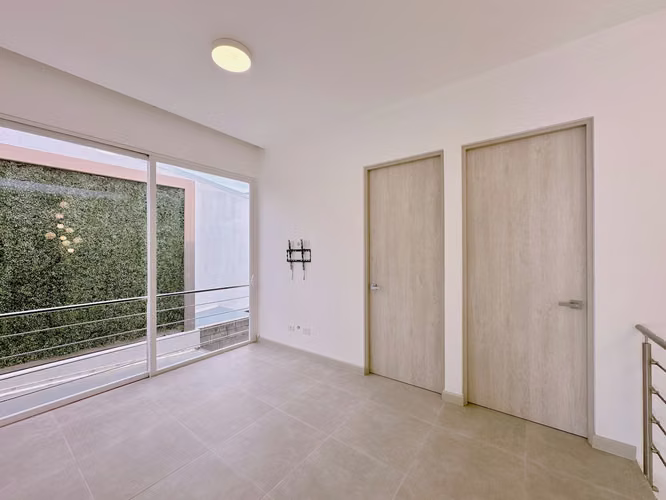 HERMOSA Y MODERNA CASA EN ALQUILER CON LINEA BLANCA, RIBERA DE BELEN - Imagen 9
