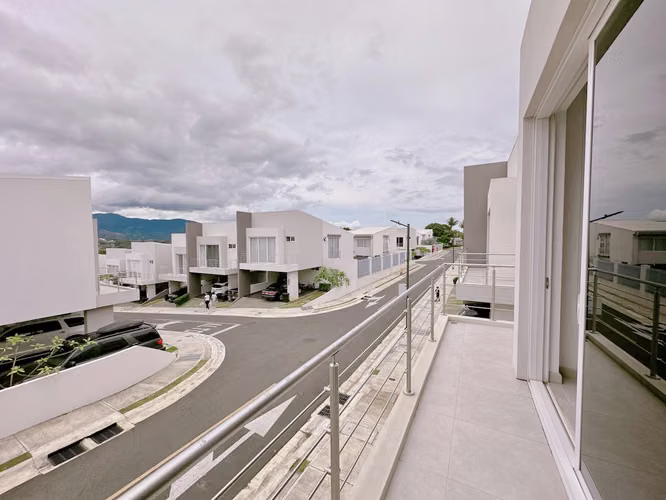 HERMOSA Y MODERNA CASA EN ALQUILER CON LINEA BLANCA, RIBERA DE BELEN - Imagen 13