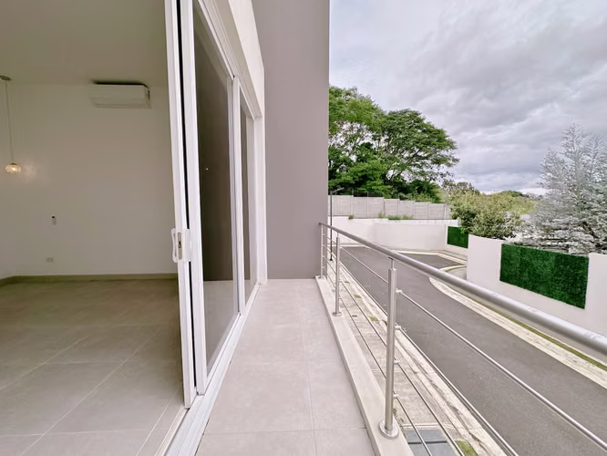 HERMOSA Y MODERNA CASA EN ALQUILER CON LINEA BLANCA, RIBERA DE BELEN - Imagen 14