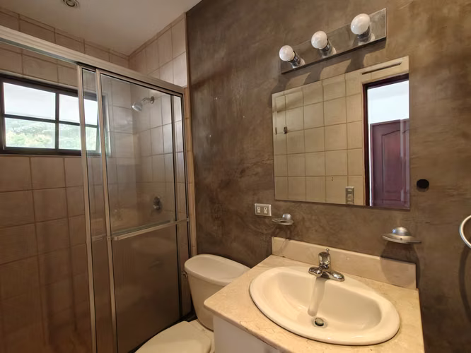 Hermosa casa 2 hab Santa Ana, con opción de alquilar $1400 - Imagen 7