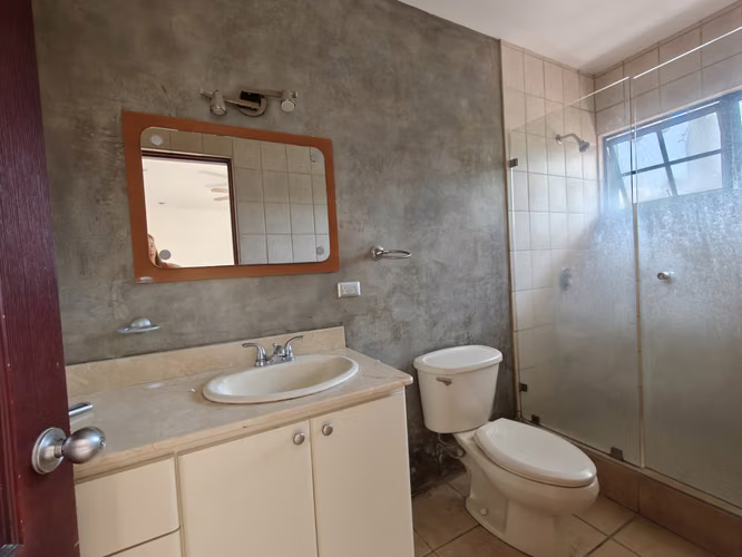 Hermosa casa 2 hab Santa Ana, con opción de alquilar $1400 - Imagen 10
