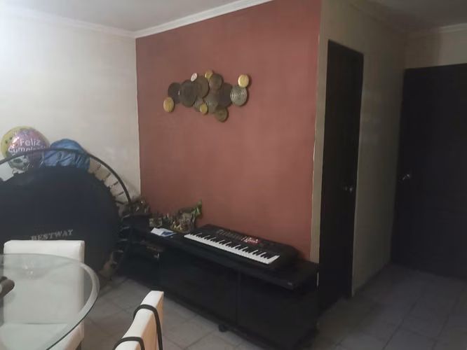 Vendo céntrico y amplio apto.En Panamá Detras del kfc 12 de octubre.