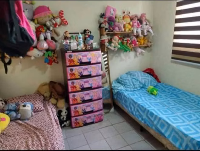 Vendo céntrico y amplio apto.En Panamá Detras del kfc 12 de octubre.