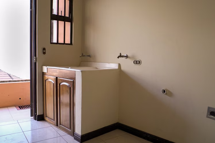 Se Alquila Casa en Ulloa de Heredia - 3 Hab/2.5 Baños - Patio y 2 Parqueos