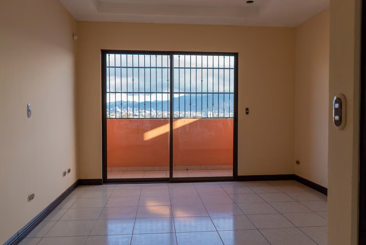 Se Alquila Casa en Ulloa de Heredia - 3 Hab/2.5 Baños - Patio y 2 Parqueos