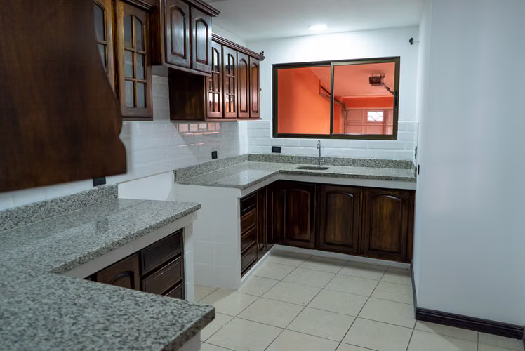Se Alquila Casa en Ulloa de Heredia - 3 Hab/2.5 Baños - Patio y 2 Parqueos