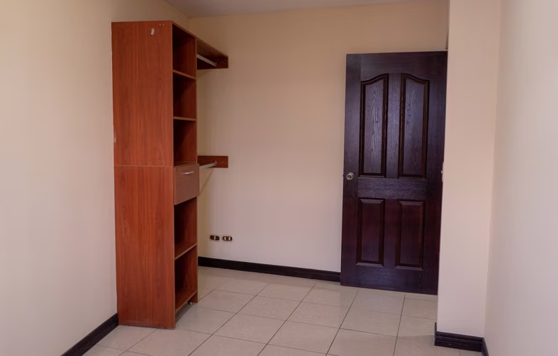 Se Alquila Casa en Ulloa de Heredia - 3 Hab/2.5 Baños - Patio y 2 Parqueos