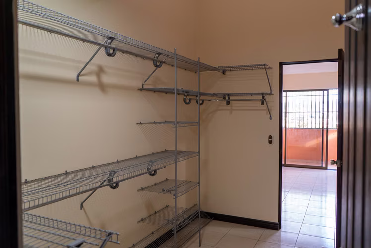 Se Alquila Casa en Ulloa de Heredia - 3 Hab/2.5 Baños - Patio y 2 Parqueos