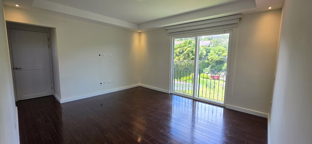 Casa en venta en Condominio Montealto, Cartago | 5 habitaciones, jardín y excelentes acabados