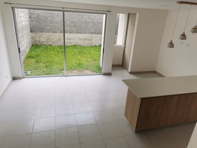 Se alquila cada moderna en condominio - Imagen 3
