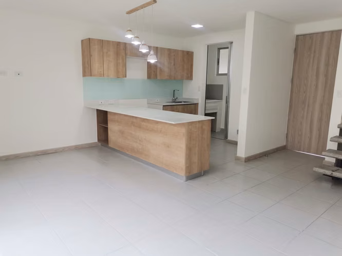 Se alquila cada moderna en condominio - Imagen 4