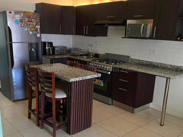 Venta de Casa en Condominio Terrazas del Norte-San Rafael de Alajuela. 27-569