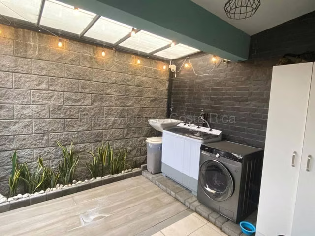 Venta de Casa en Condominio Terrazas del Norte-San Rafael de Alajuela. 27-569