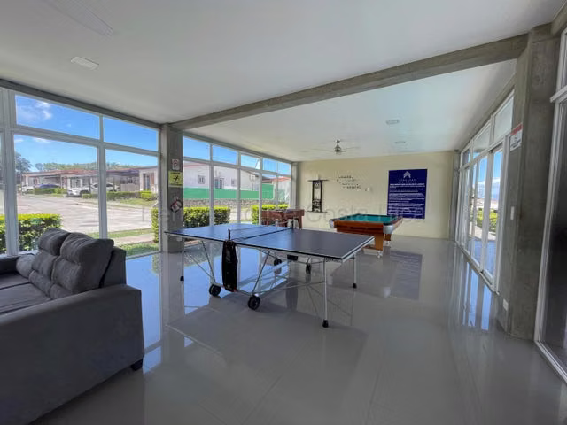 Venta de Casa en Condominio Terrazas del Norte-San Rafael de Alajuela. 27-569