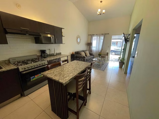 Venta de Casa en Condominio Terrazas del Norte-San Rafael de Alajuela. 27-569