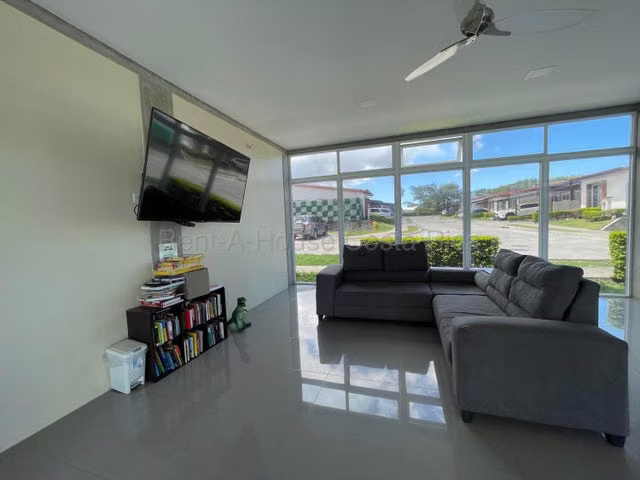 Venta de Casa en Condominio Terrazas del Norte-San Rafael de Alajuela. 27-569