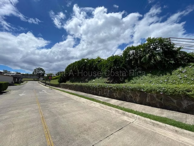 Venta de Casa en Condominio Terrazas del Norte-San Rafael de Alajuela. 27-569