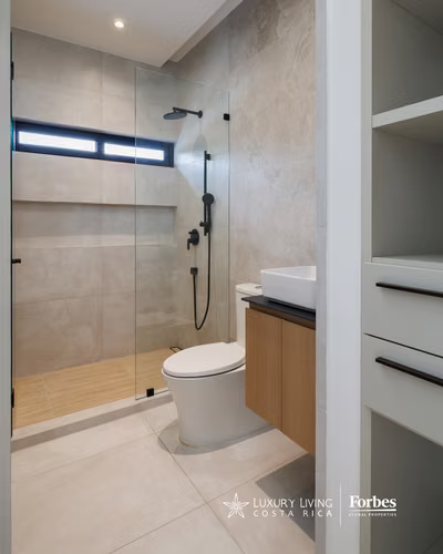 21537 - Casa de 3 habitaciones con rooftop y jacuzzi en Lindora - Imagen 19