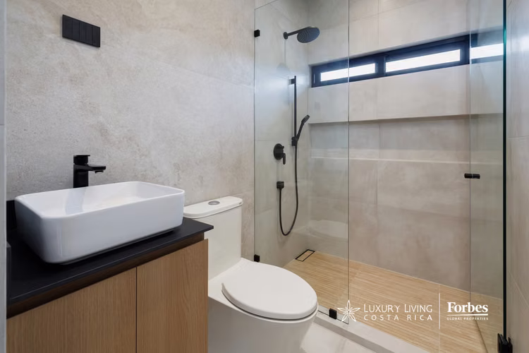 21537 - Casa de 3 habitaciones con rooftop y jacuzzi en Lindora - Imagen 15