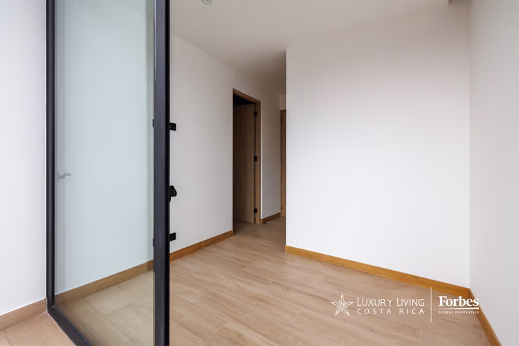 21537 - Casa de 3 habitaciones con rooftop y jacuzzi en Lindora - Imagen 18
