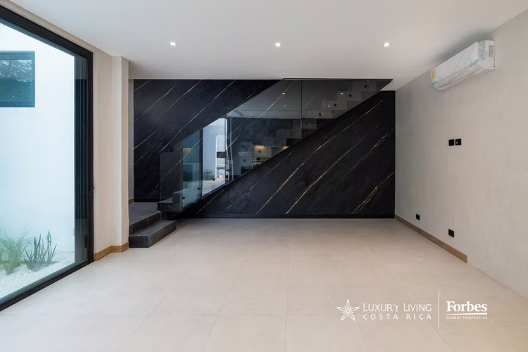 21537 - Casa de 3 habitaciones con rooftop y jacuzzi en Lindora - Imagen 3