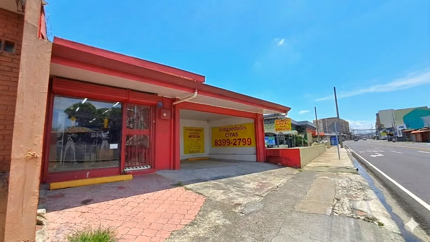 Venta de Local Comercial sobre calle principal Calle Blancos-Guadalupe 04