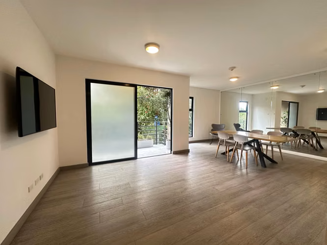 Apartamento en Santa Ana | Piscina, Gym y 2 parqueos - Imagen 8