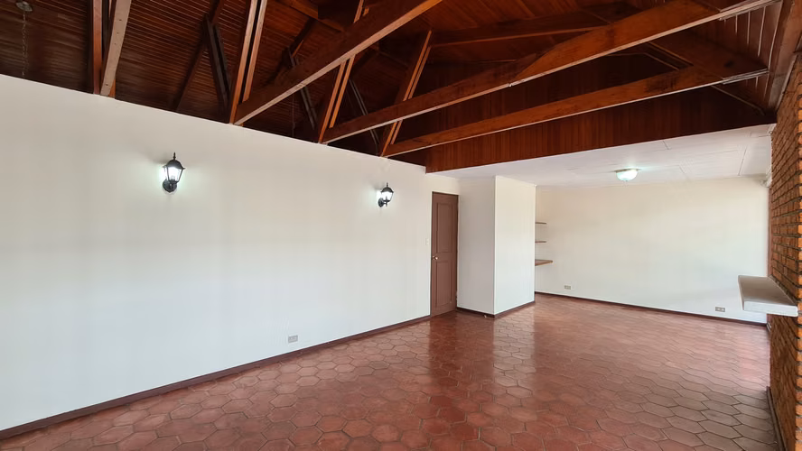 Alquiler Casa para Oficinas o Academia | Cerca U. Latina, UCR y Fidelitas | San Pedro Montes de Oca