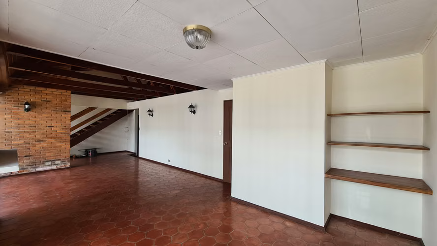 Alquiler Casa para Oficinas o Academia | Cerca U. Latina, UCR y Fidelitas | San Pedro Montes de Oca - Imagen 2