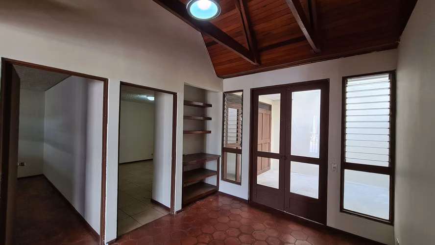 Alquiler Casa para Oficinas o Academia | Cerca U. Latina, UCR y Fidelitas | San Pedro Montes de Oca - Imagen 9