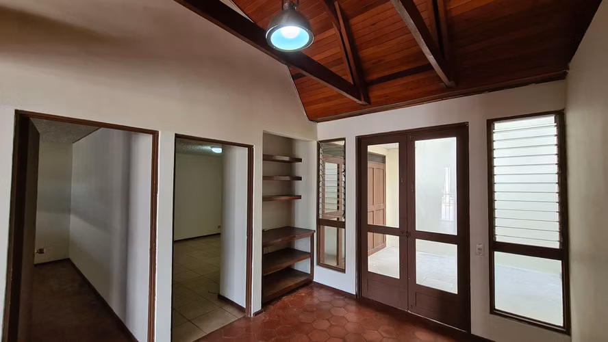 Alquiler Casa para Oficinas o Academia | Cerca U. Latina, UCR y Fidelitas | San Pedro Montes de Oca - Imagen 11