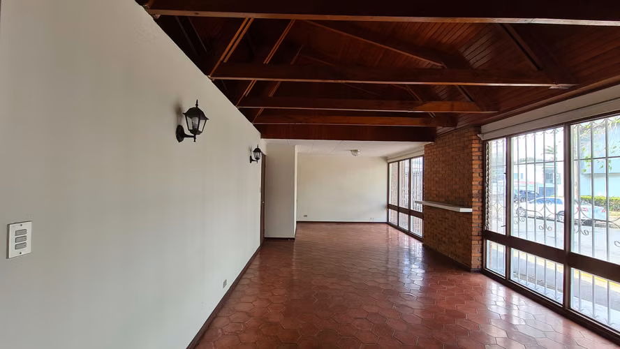 Alquiler Casa para Oficinas o Academia | Cerca U. Latina, UCR y Fidelitas | San Pedro Montes de Oca - Imagen 3
