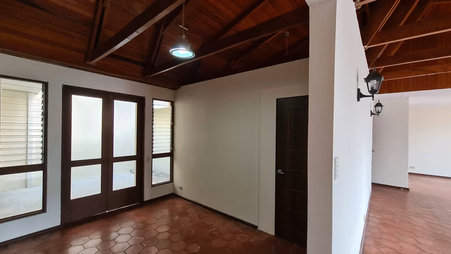 Alquiler Casa para Oficinas o Academia | Cerca U. Latina, UCR y Fidelitas | San Pedro Montes de Oca - Imagen 4