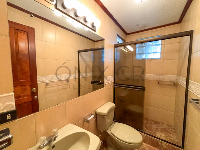 Casa en Alquiler en Sabanilla de Montes de Oca | Amplia Terraza y Excelente Ubicación